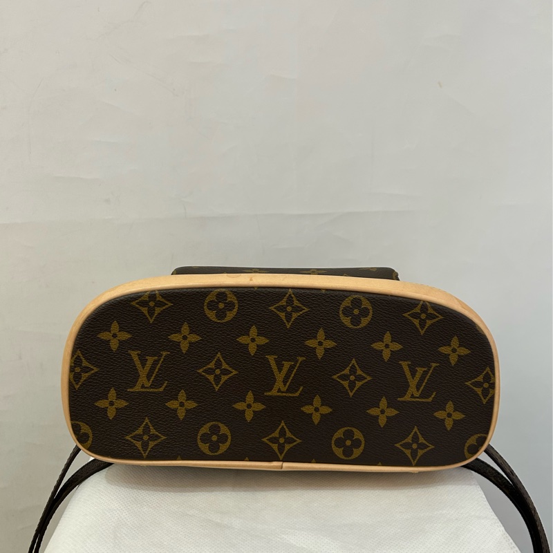 LV老花前釦式後背包-3