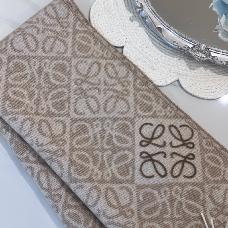 【全新❤️】LOEWE Anagram scarf 羊絨羊毛圍巾頸巾 女款 奶茶色 米色-1