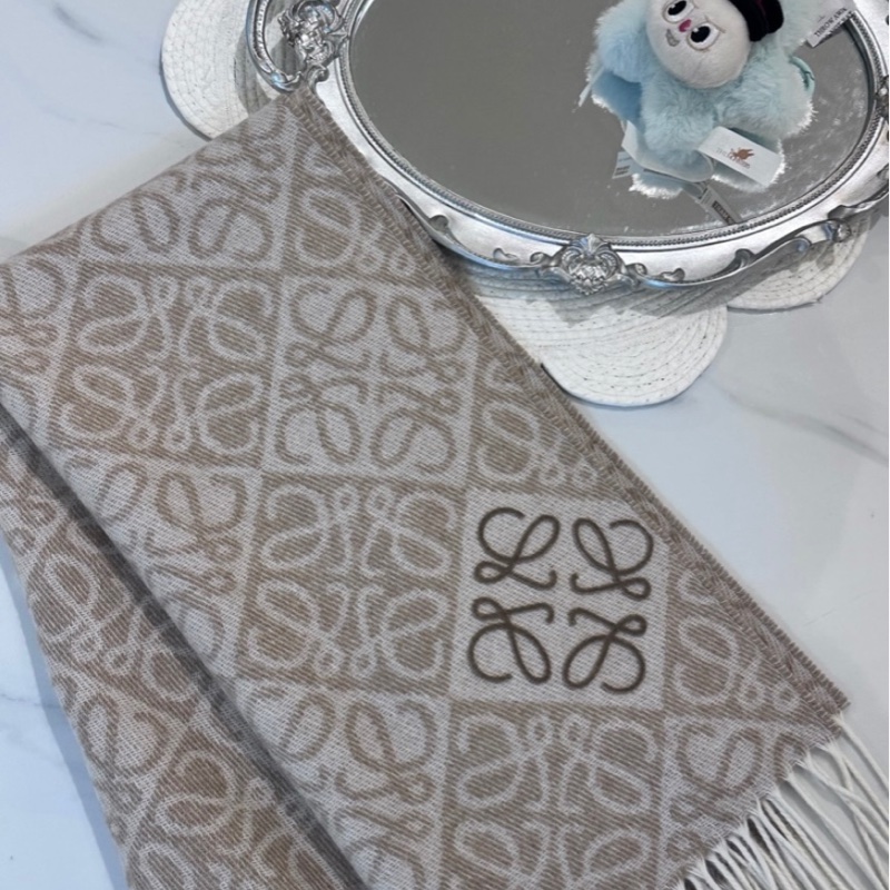 【全新❤️】LOEWE Anagram scarf 羊絨羊毛圍巾頸巾 女款 奶茶色 米色-3