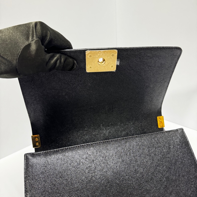 【2025/12/9專櫃剛保養】 Chanel Leboy 25 魚子醬牛皮 專櫃24.1萬!-13