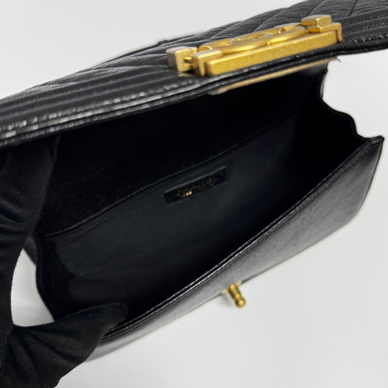 【2025/12/9專櫃剛保養】 Chanel Leboy 25 魚子醬牛皮 專櫃24.1萬!-15