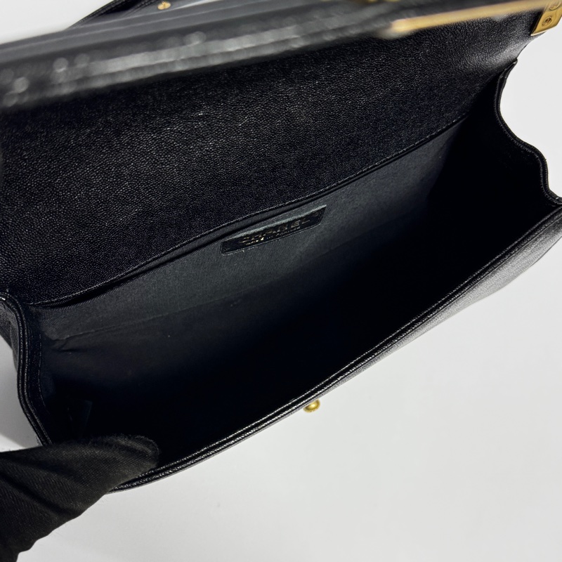 【2025/12/9專櫃剛保養】 Chanel Leboy 25 魚子醬牛皮 專櫃24.1萬!-16