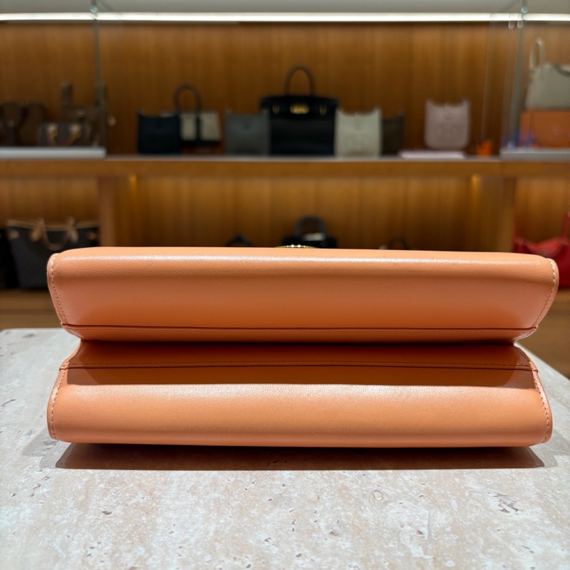 【圓標鎖扣太迷人】Givenchy 紀梵希 Vintage 中古手提包｜圓形金屬標誌｜2way 可肩背可手提｜焦糖棕皮革質感滿分-2