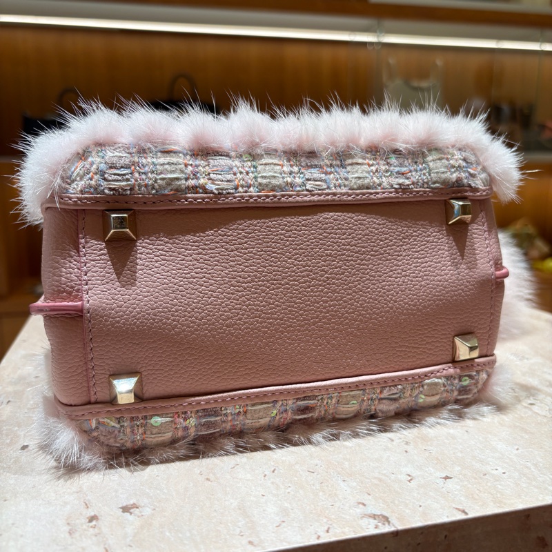 【俏麗又上鏡】MCM Mills Fur Tweed 迷你粉色水貂毛手提包|2way迷你精品包|冬季穿搭必備亮點-10
