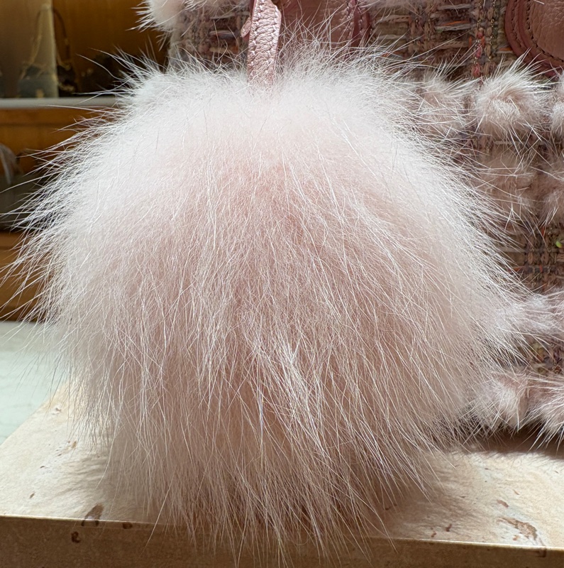 【俏麗又上鏡】MCM Mills Fur Tweed 迷你粉色水貂毛手提包|2way迷你精品包|冬季穿搭必備亮點-11