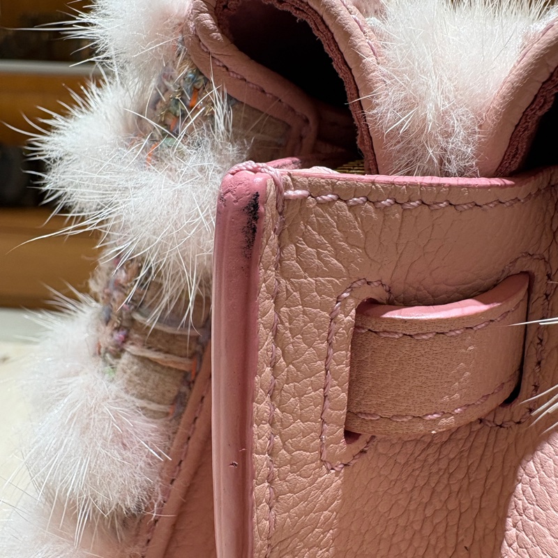 【俏麗又上鏡】MCM Mills Fur Tweed 迷你粉色水貂毛手提包|2way迷你精品包|冬季穿搭必備亮點-12