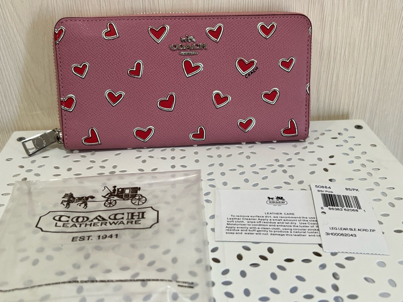 Coach 粉色愛心長夾 情人節禮物 生日禮物(全新閒置品)-0