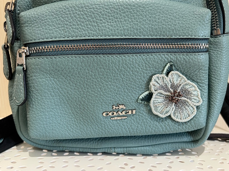 Coach 立體刺繡小花後背包（全新閒置品）-1