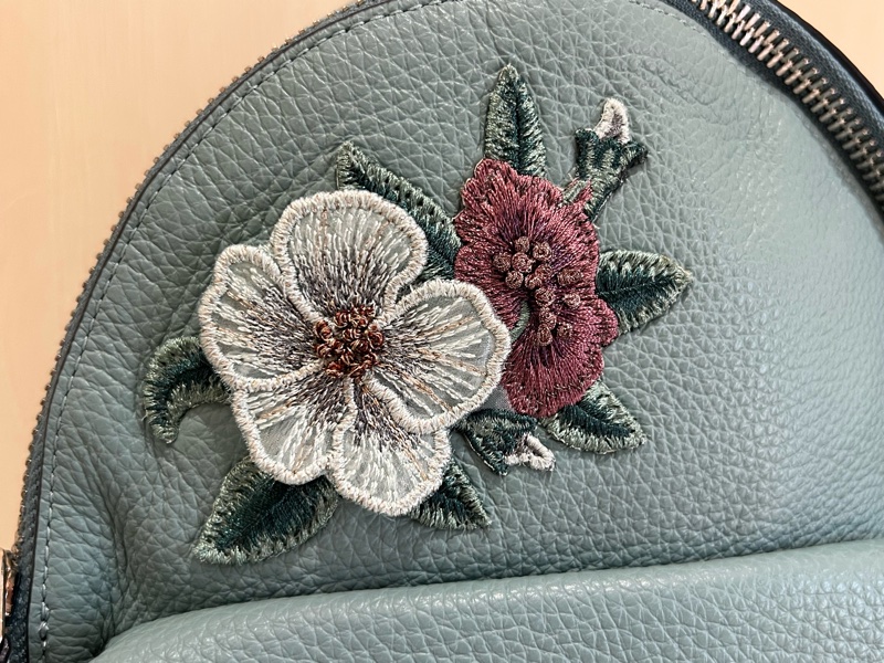Coach 立體刺繡小花後背包（全新閒置品）-2