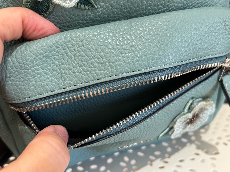 Coach 立體刺繡小花後背包（全新閒置品）-3