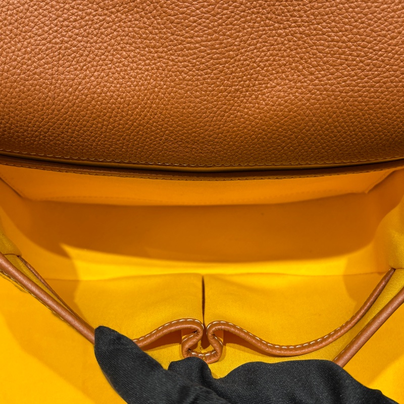 【低調才是最奢】Goyard Belvedere PM 郵差包|經典老花帆布|輕盈防潑水|高顏值又實用!-8