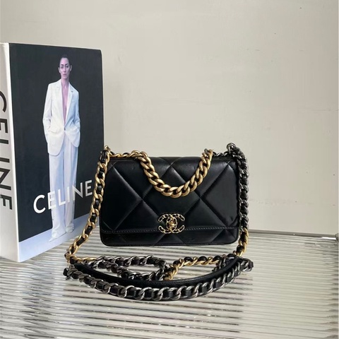 Chanel / 香奈兒 19BagWOC黑金菱格紋 新款非老款羊皮鏈條包，晶片款 尺寸：12×19×3.5
