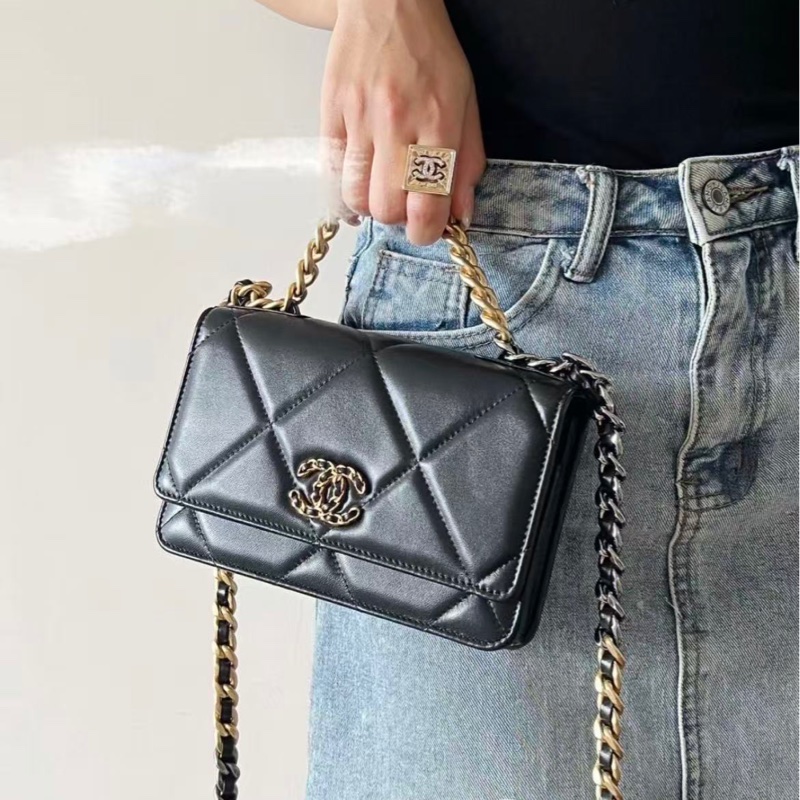 Chanel / 香奈兒 19BagWOC黑金菱格紋 新款非老款羊皮鏈條包,晶片款 尺寸:12×19×3.5-6