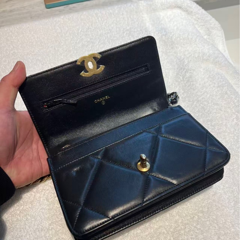 Chanel / 香奈兒 19BagWOC黑金菱格紋 新款非老款羊皮鏈條包，晶片款 尺寸：12×19×3.5-9