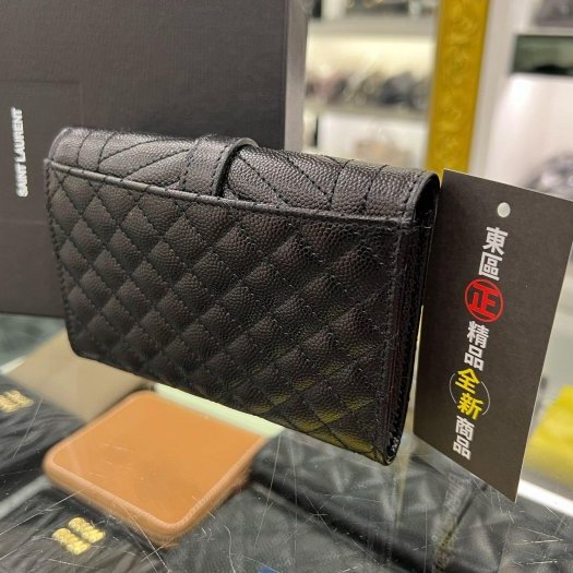 東區正精品㊣ YSL Saint Laurent 651026 全新黑色荔枝紋牛皮菱格紋V紋金字 LOGO釦子翻蓋卡片夾零錢包 RZ5613-7