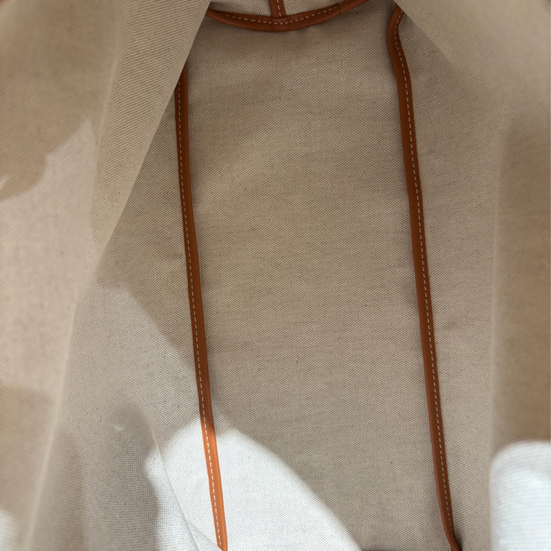 【稀有Hobo、超輕好駕馭】Goyard Boheme Hobo PM 肩背包|經典老花塗層帆布|弧形包身設計、容量實用不撞包-9