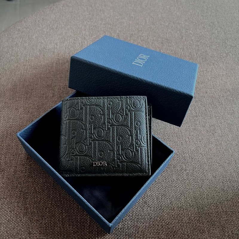 📢全新 極致低調的高級感🖤Dior 迪奧 牛皮壓紋零錢袋短夾 正品-0