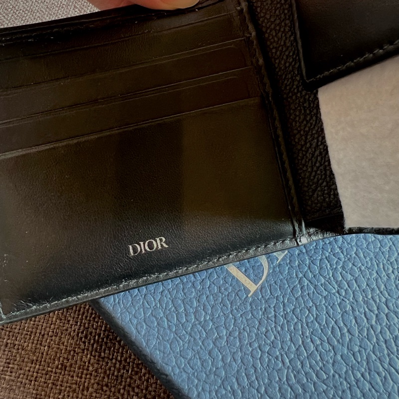 📢全新 極致低調的高級感🖤Dior 迪奧 牛皮壓紋零錢袋短夾 正品-6