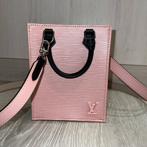 LV路易威登Petit Sac Plat水波紋粉色琴譜包