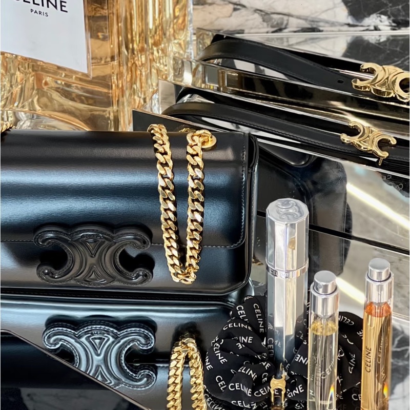 #櫃上在售12萬 #近新🈶台灣購證 Celine黑金凱旋門腋下肩背包-3