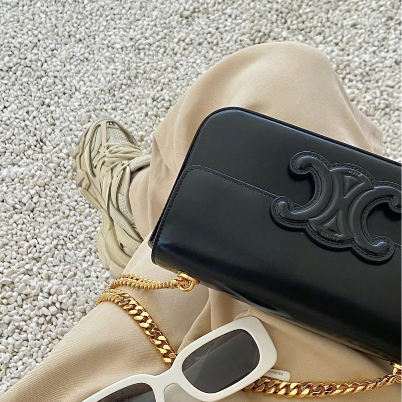 #櫃上在售12萬 #近新🈶台灣購證 Celine黑金凱旋門腋下肩背包-5