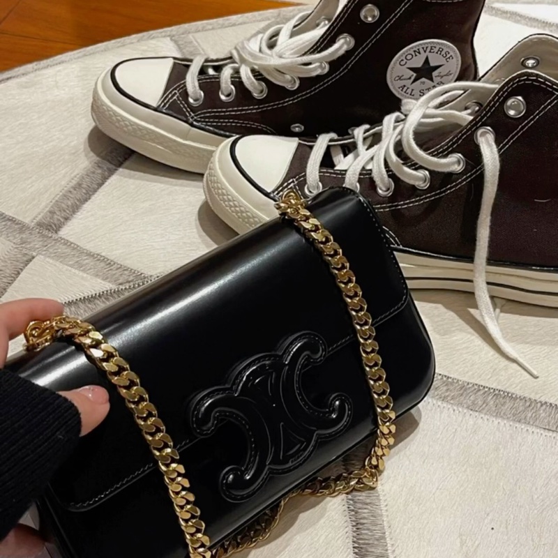 #櫃上在售12萬 #近新🈶台灣購證 Celine黑金凱旋門腋下肩背包-12