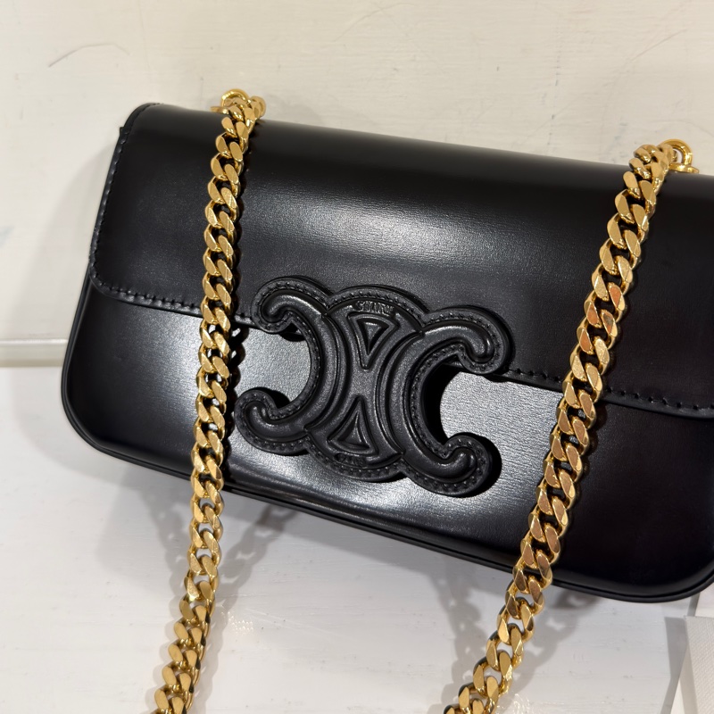 #櫃上在售12萬 #近新🈶台灣購證 Celine黑金凱旋門腋下肩背包-15