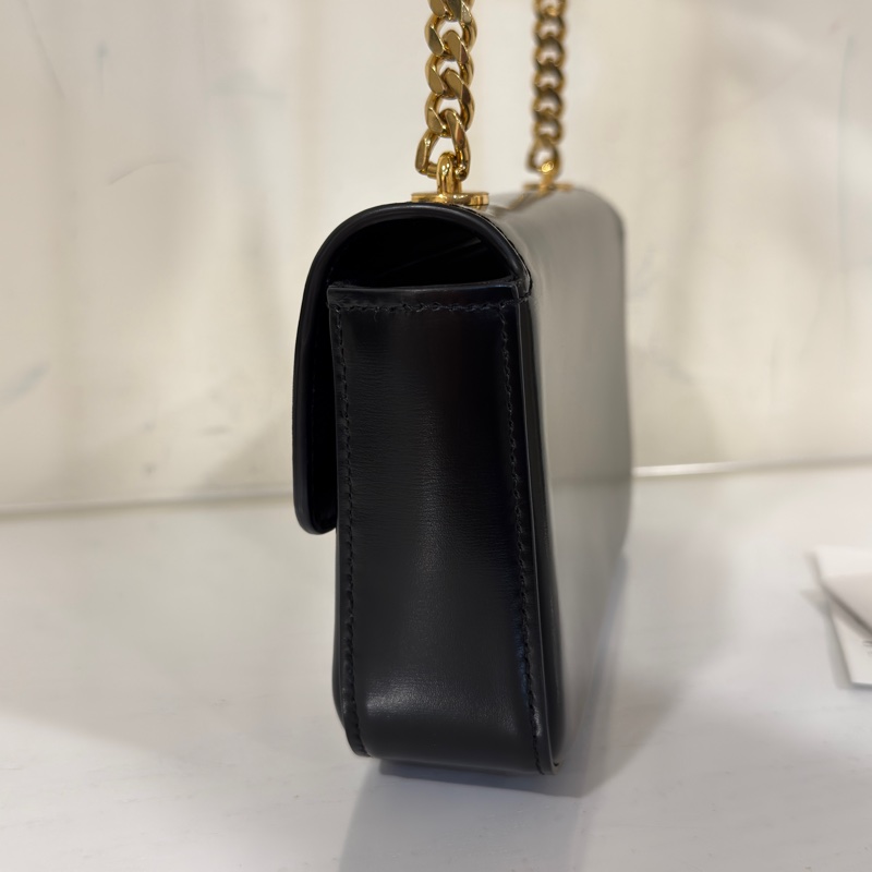 #櫃上在售12萬 #近新🈶台灣購證 Celine黑金凱旋門腋下肩背包-19