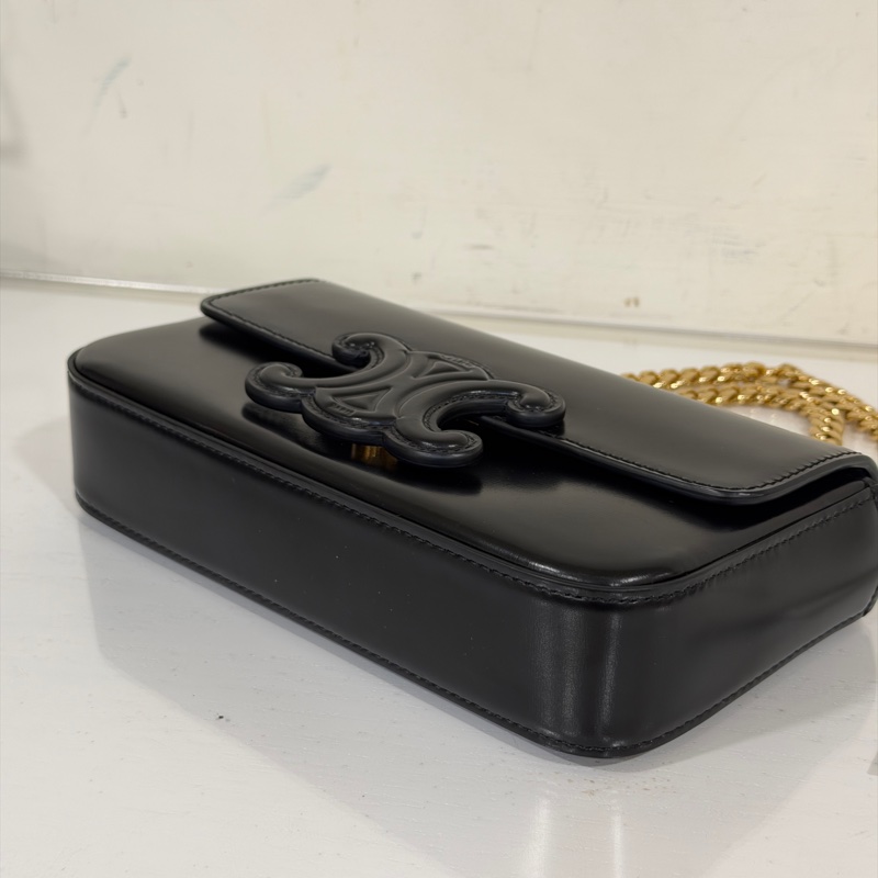 #櫃上在售12萬 #近新🈶台灣購證 Celine黑金凱旋門腋下肩背包-21