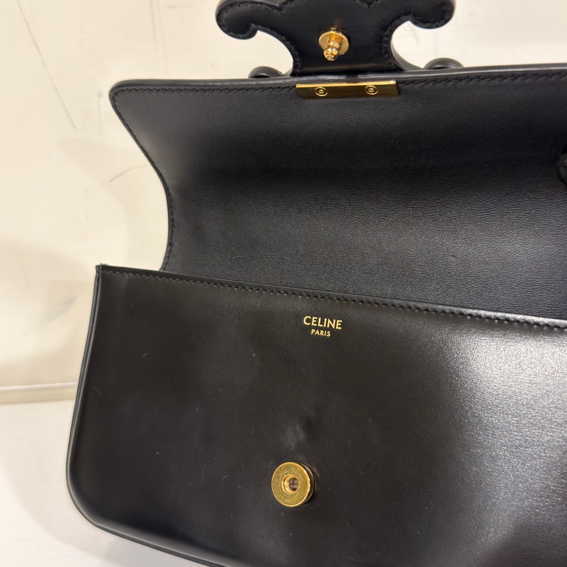 #櫃上在售12萬 #近新🈶台灣購證 Celine黑金凱旋門腋下肩背包-23