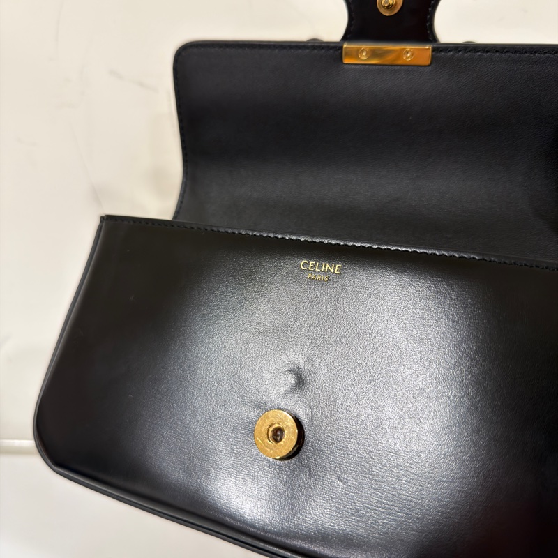 #櫃上在售12萬 #近新🈶台灣購證 Celine黑金凱旋門腋下肩背包-26