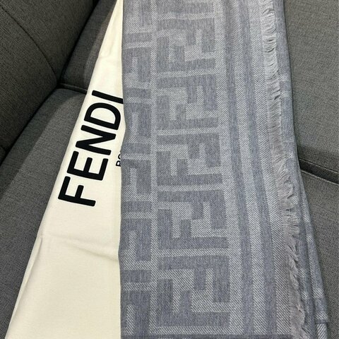💎Han's house精品服飾💎fendi 芬迪 FF 滿版 圍巾 170X46原價20000