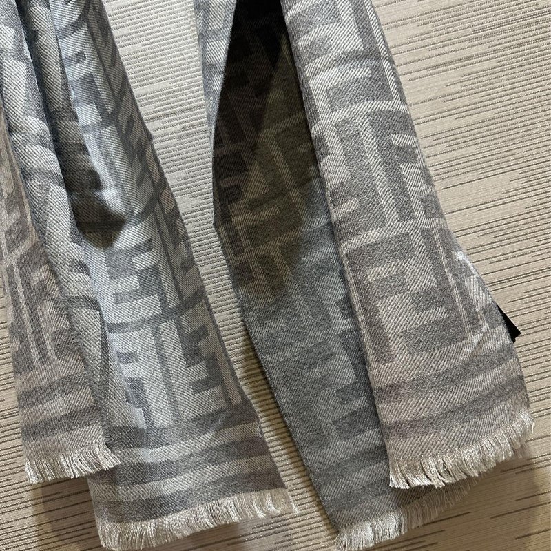 💎Han's house精品服飾💎fendi 芬迪 FF 滿版 圍巾 170X46原價20000-3