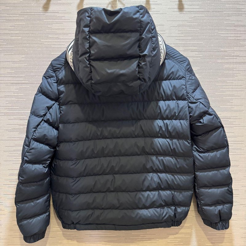 💎Han's house精品服飾💎moncler Cornour 羽絨 連帽 外套-2