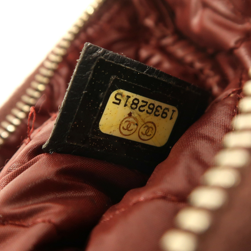 CHANEL 羊皮皮革Pouch金扣手拿包-6