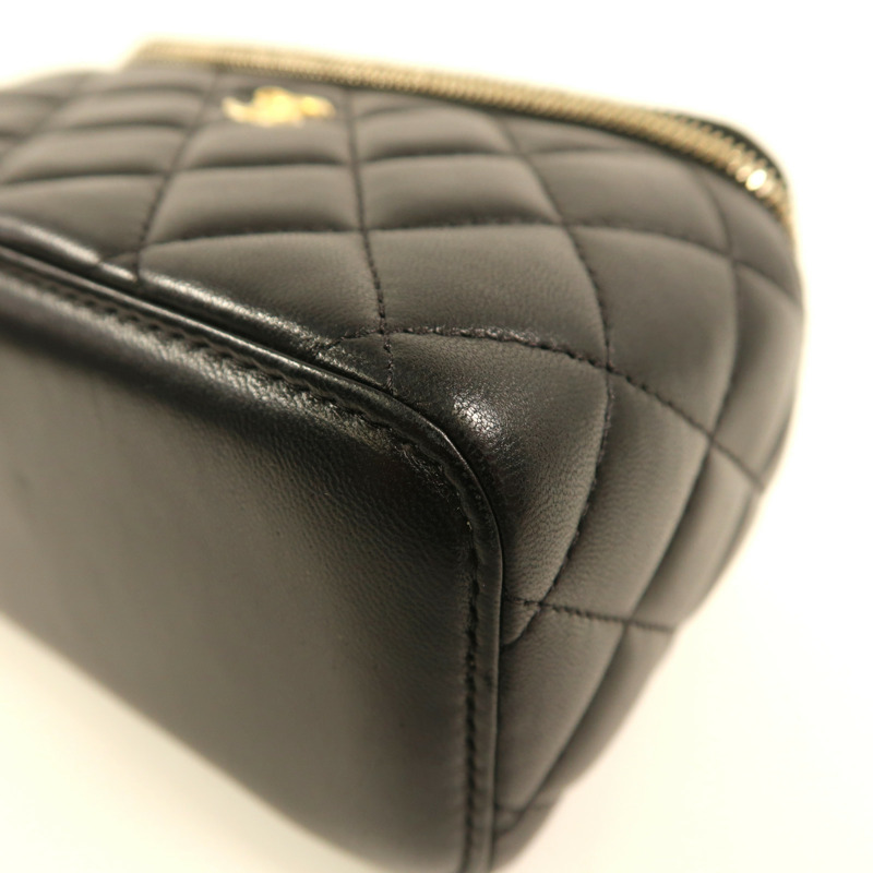 CHANEL 羊皮皮革Vanity Case金扣鏈帶肩背袋-10
