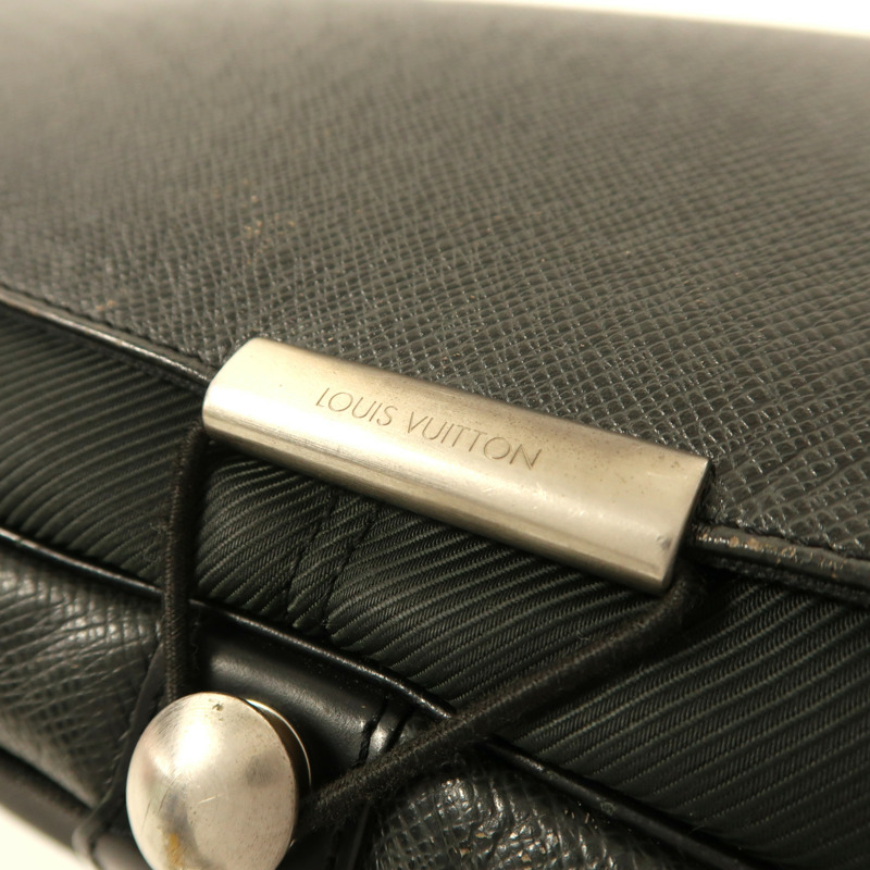 LOUIS VUITTON Taiga Victor銀扣肩背袋-12