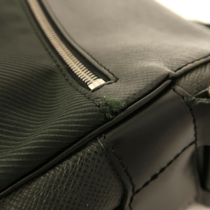 LOUIS VUITTON Taiga Victor銀扣肩背袋-18