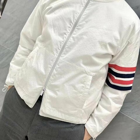 💎Han's house精品服飾💎THOM BROWNE TB 四槓 尼龍 風衣 防水 外套