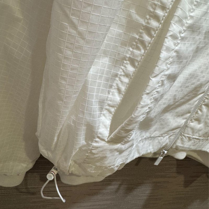 💎Han's house精品服飾💎THOM BROWNE TB 四槓 尼龍 風衣 防水 外套-8