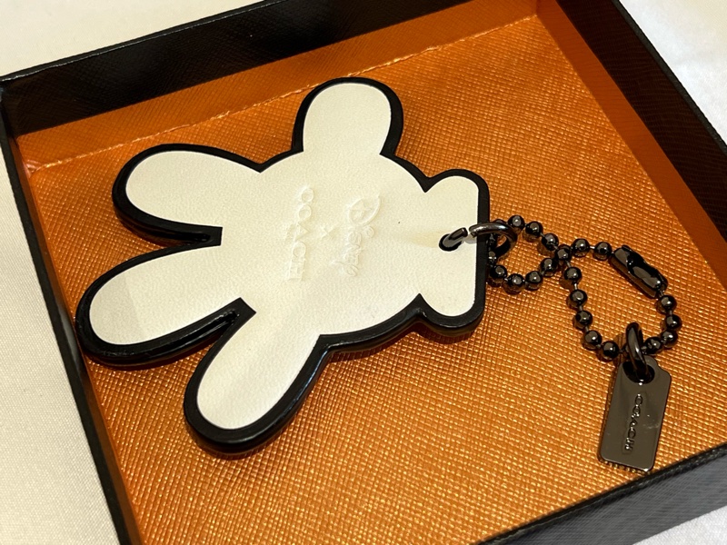 Coach*Disney 聯名限量米奇白手套皮革吊飾（全新閒置品-2
