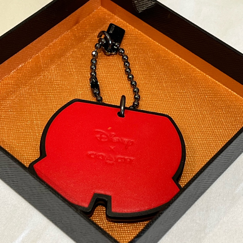 Coach*Disney 聯名限量米奇紅褲子皮革吊飾（全新閒置品）-2