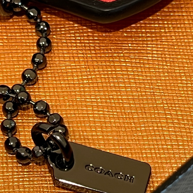 Coach*Disney 聯名限量米奇紅褲子皮革吊飾（全新閒置品）-3