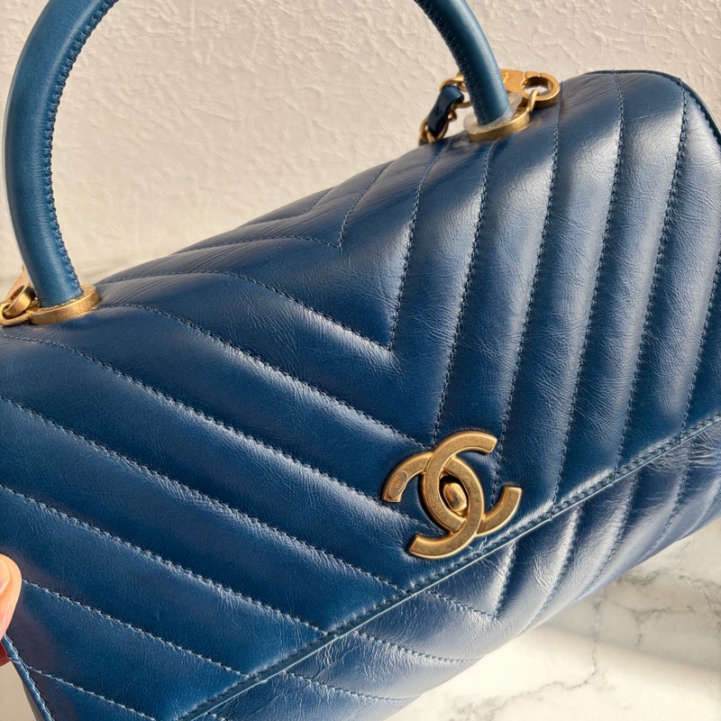 Chanel 藍色山型紋handle金鏈❣️年底犒賞包-17