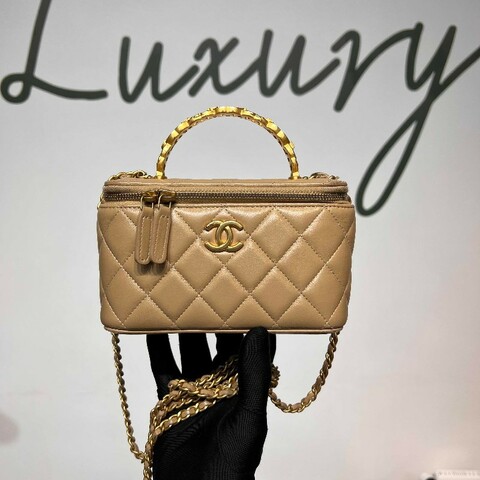 CHANEL 晶片  24K 新款鏤空金屬手柄化妝長盒子鏈條包 奶茶色羊皮 內有大鏡子