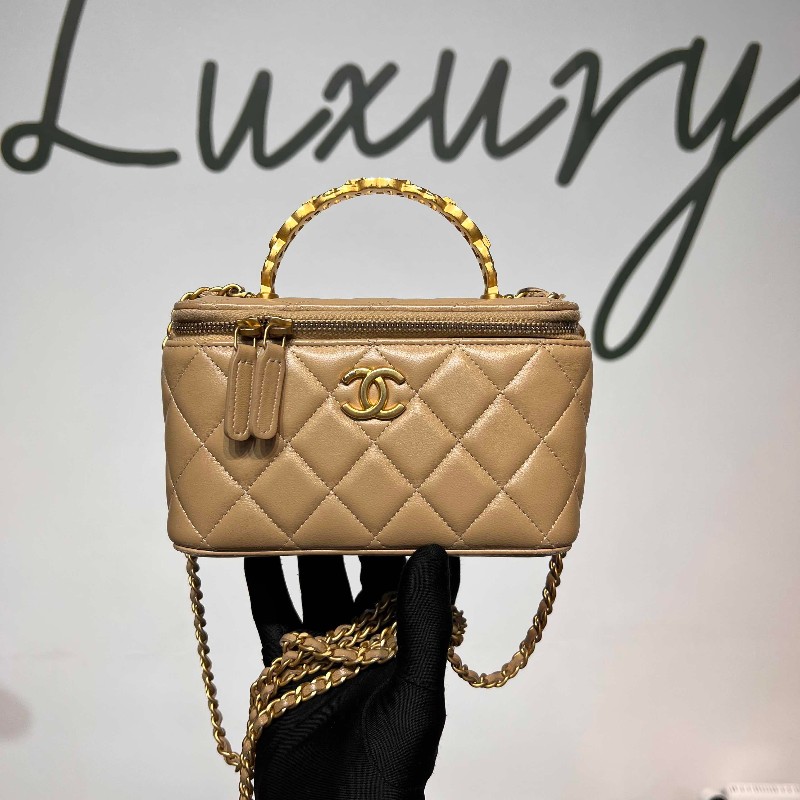CHANEL 晶片 24K 新款鏤空金屬手柄化妝長盒子鏈條包 奶茶色羊皮 內有大鏡子-0