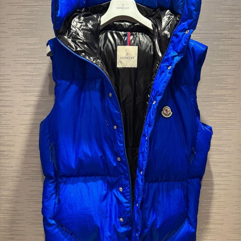 💎Han's house精品服飾💎moncler Lawu 亮面 羽絨 防水 連帽 背心-1