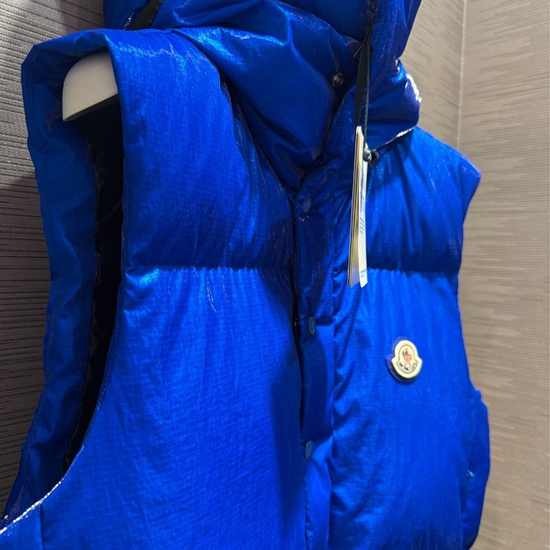 💎Han's house精品服飾💎moncler Lawu 亮面 羽絨 防水 連帽 背心-3