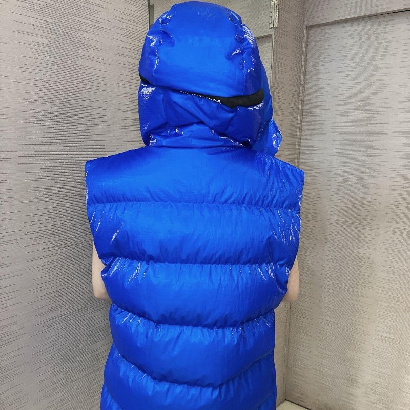 💎Han's house精品服飾💎moncler Lawu 亮面 羽絨 防水 連帽 背心-4
