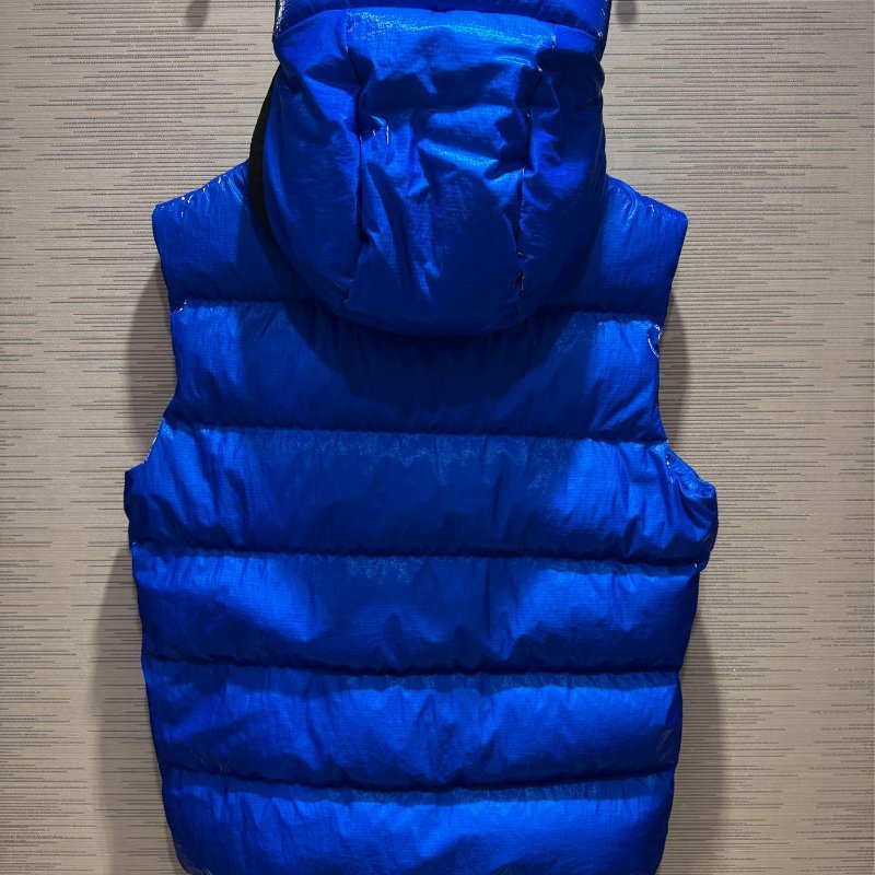💎Han's house精品服飾💎moncler Lawu 亮面 羽絨 防水 連帽 背心-8
